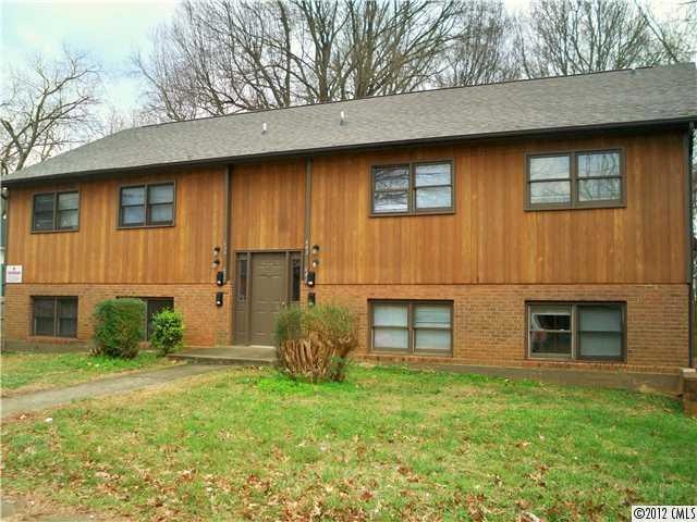 639 W Sharpe St, Statesville, NC 28677 - photo 1