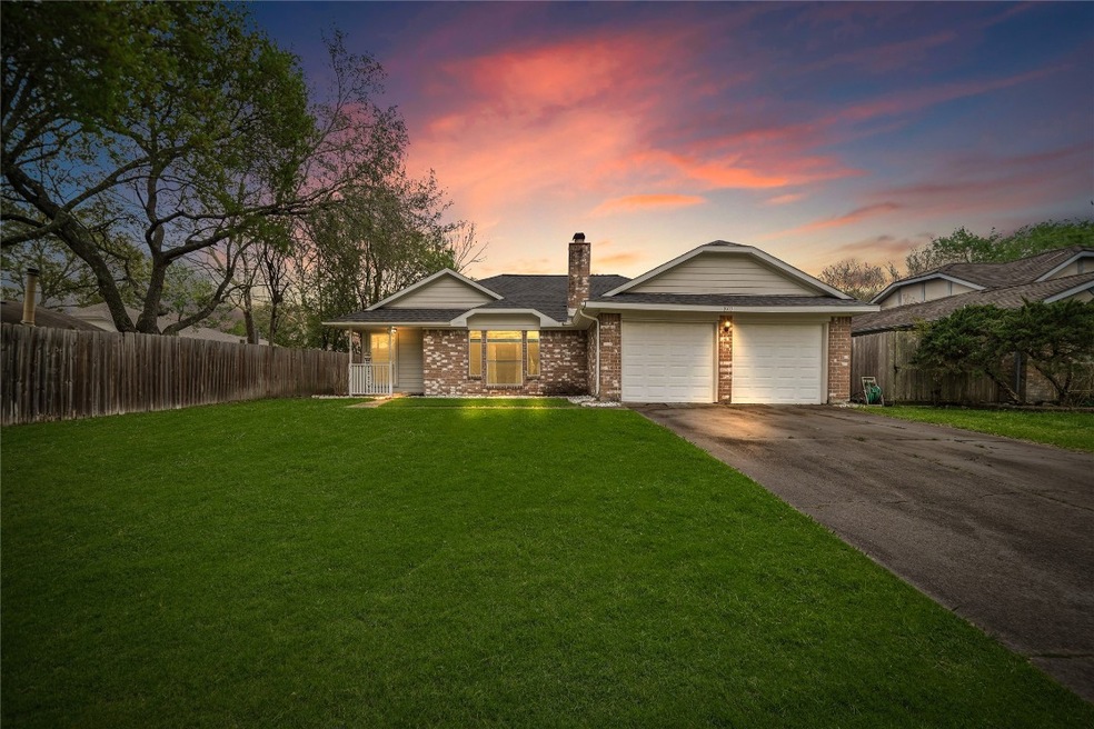 3103 Fox Run Dr, Alvin, TX 77511 - photo 1