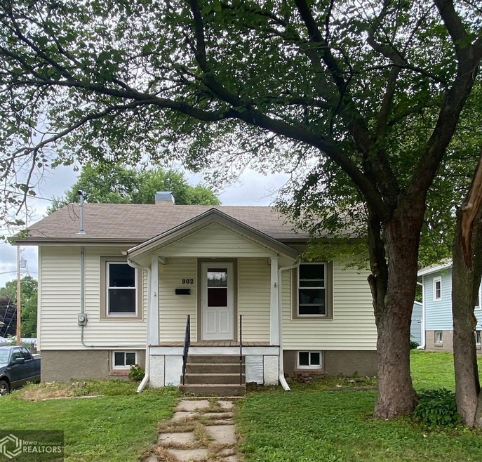 902 S Center St, Shenandoah, IA 51601 - photo 1