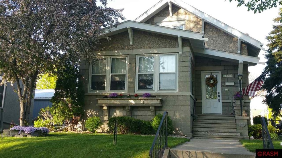 824 N Minnesota St, New Ulm, MN 56073 - photo 1