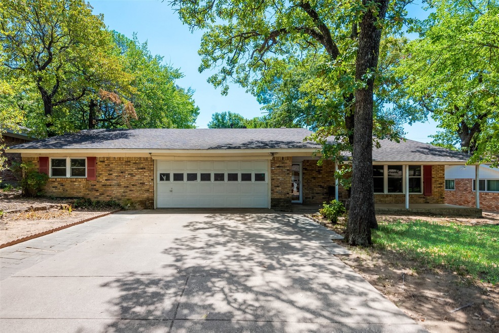 733 W Cheryl Ave, Hurst, TX 76053 - photo 1