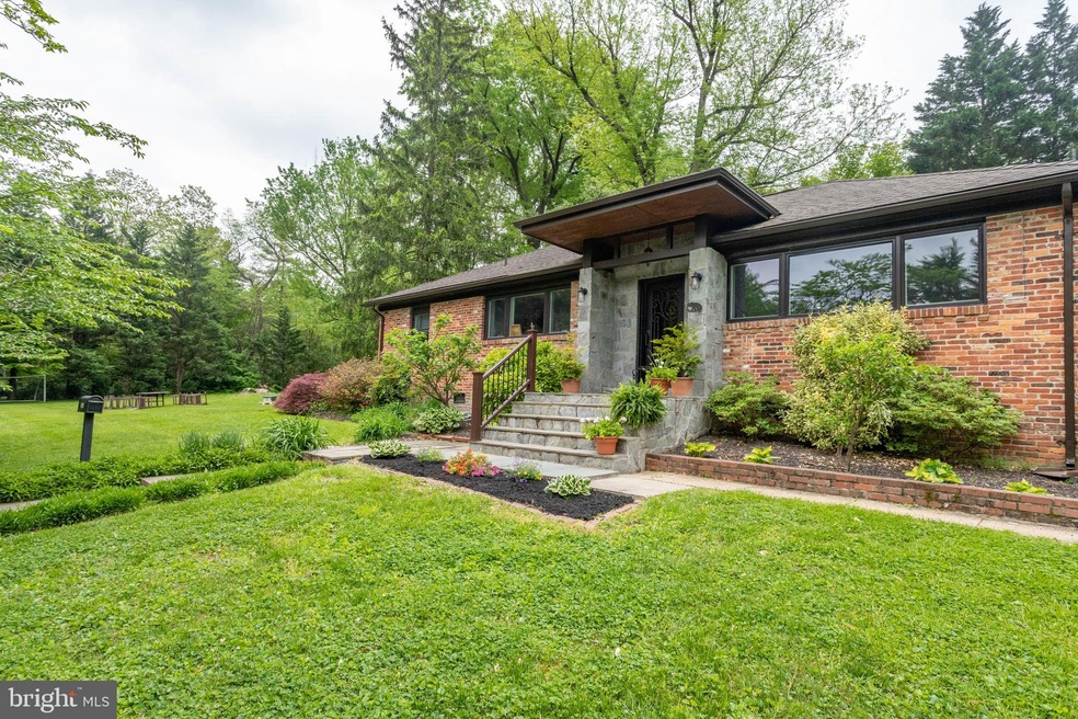 9701 Stanton Dr, Fairfax, VA 22031 - photo 1