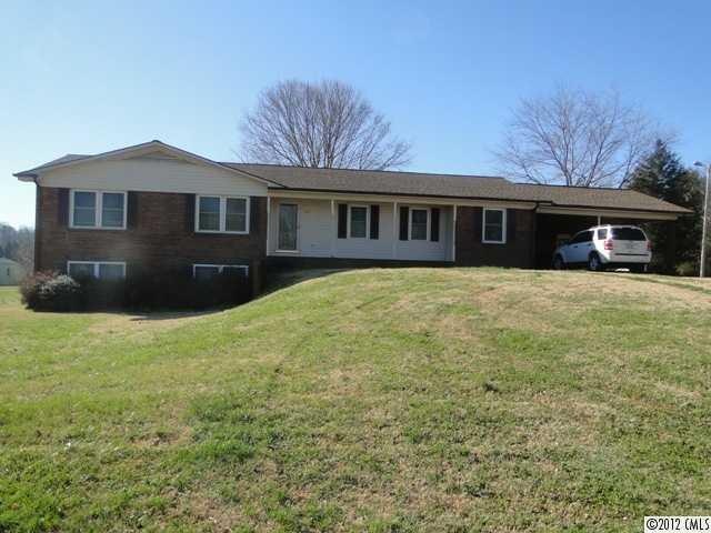 142 Strawberry Ln, Statesville, NC 28625 - photo 1