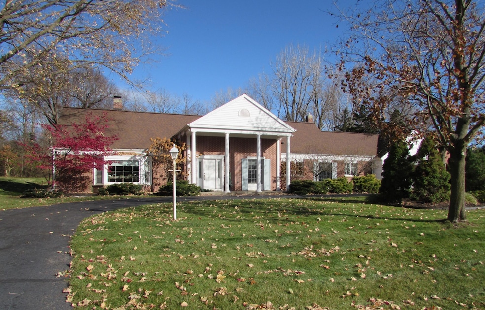 1852 N Walmont Dr, Jackson, MI 49203 - photo 1