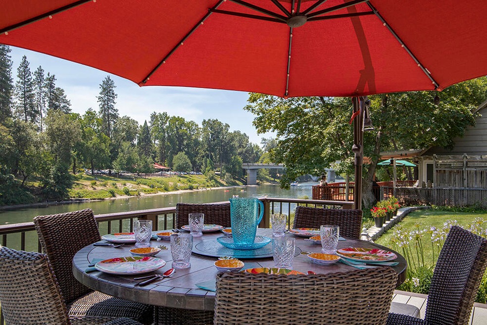 407 SE M St, Grants Pass, OR 97526 - photo 1