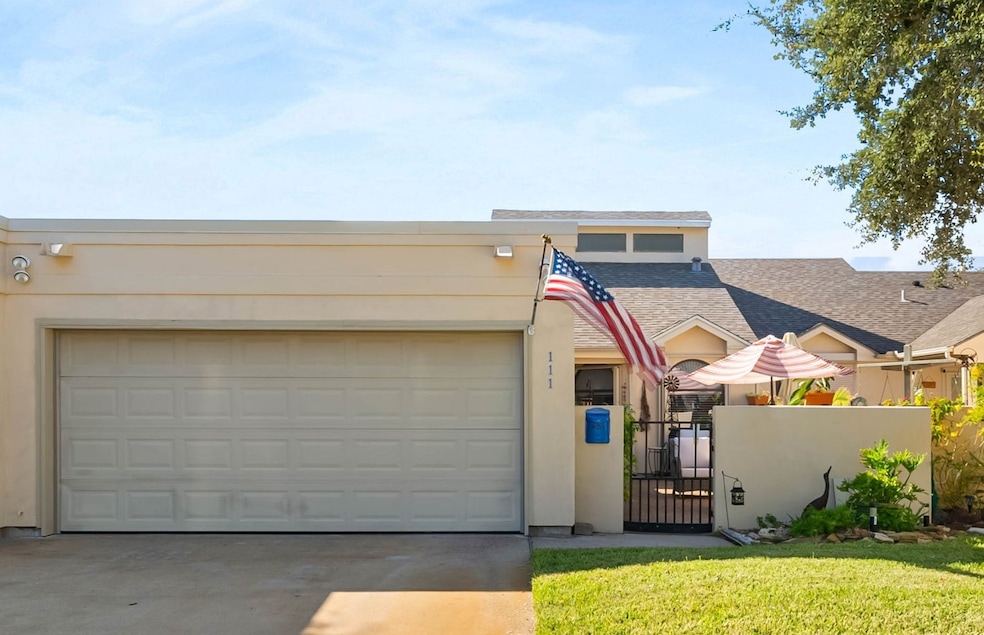 111 Sugar Creek Dr, Rockport, TX 78382 - photo 1