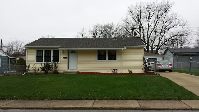 123 Mora Rd, Carpentersville, IL 60110 - photo 1