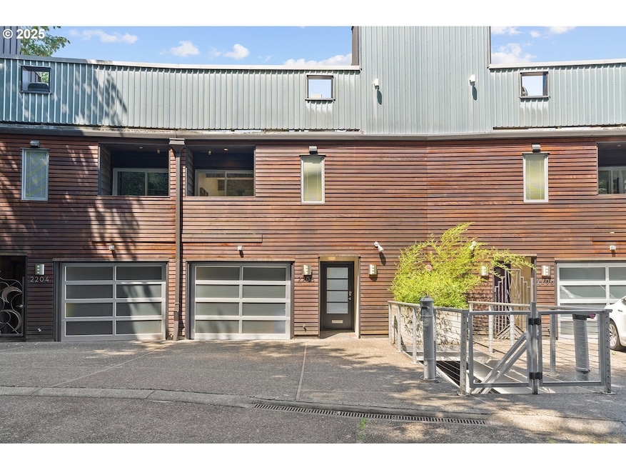 2206 SW Hoffman Ave unit 9, Portland, OR 97201 - photo 1