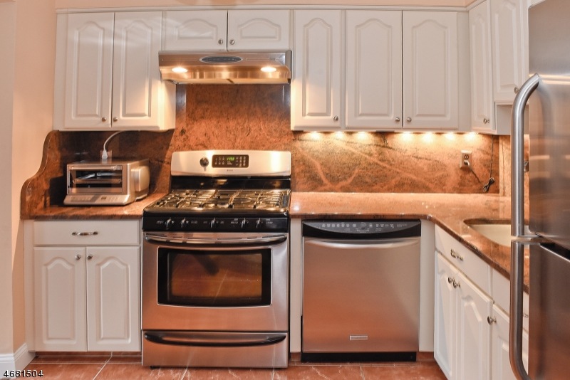 30 Stockton Ct, Morris Plains, NJ 07950 - photo 1