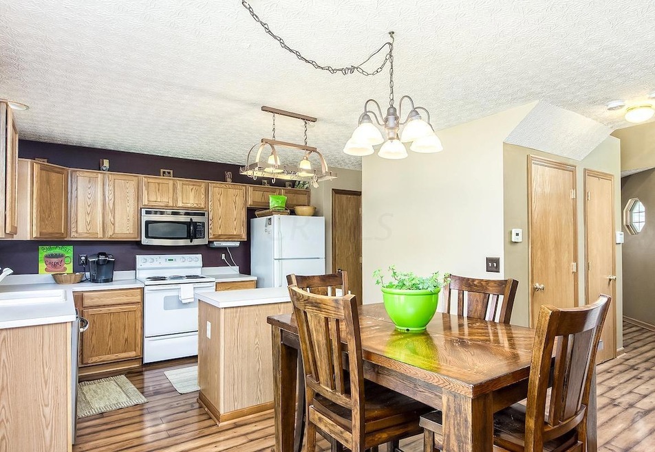 Eating space - kitchen.
