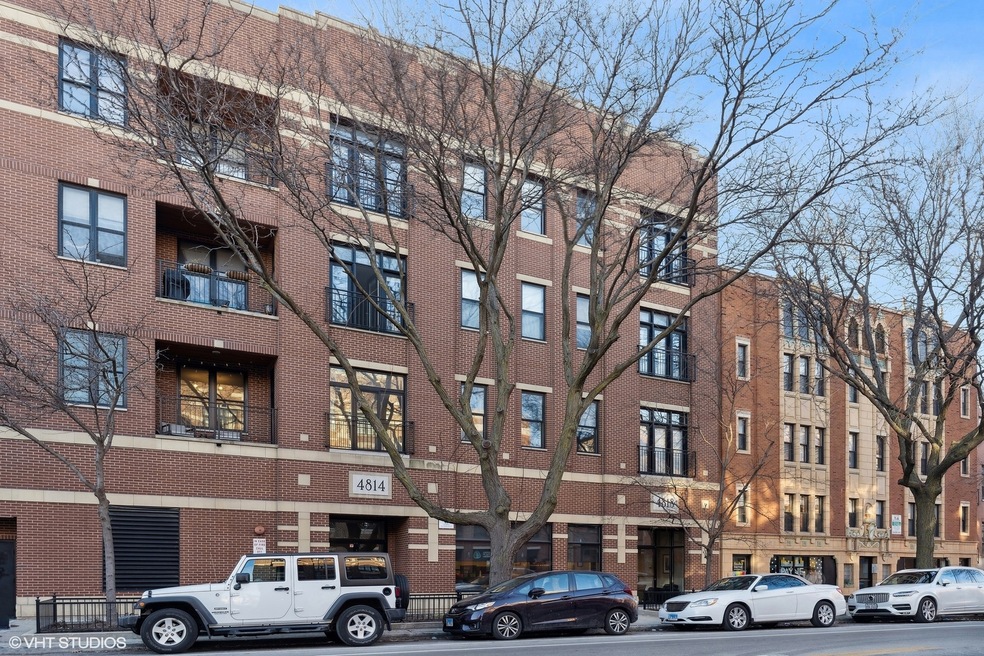 4814 N Damen Ave unit 401, Chicago, IL 60625 - photo 1