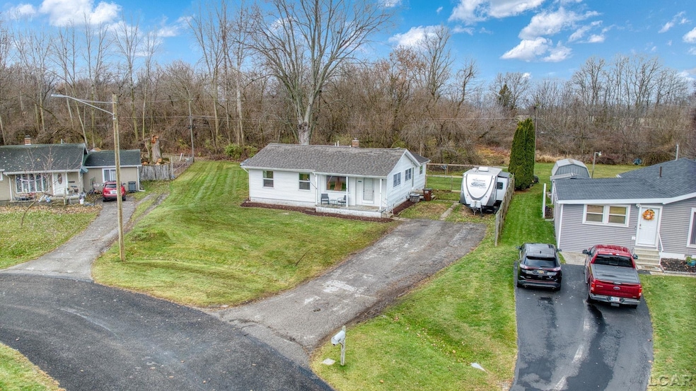 2369 Linden Ct, Adrian, MI 49221 - photo 1