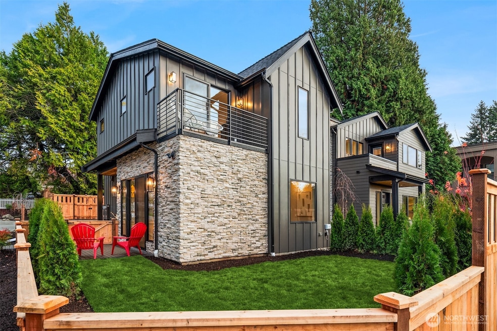 10805 NE 60th St, Kirkland, WA 98033 - photo 1