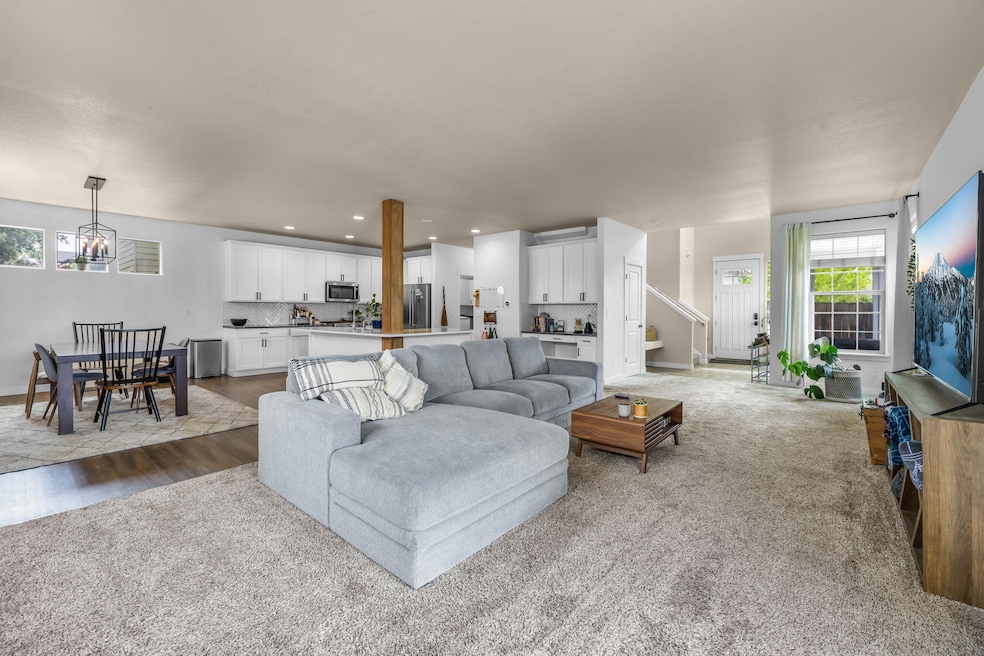 20560 Boyd Ct, Bend, OR 97701 - photo 1