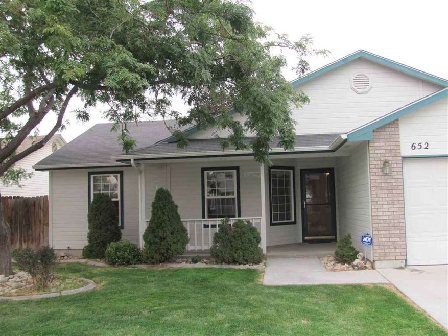 652 Teton Dr, Nampa, ID 83686 - photo 1