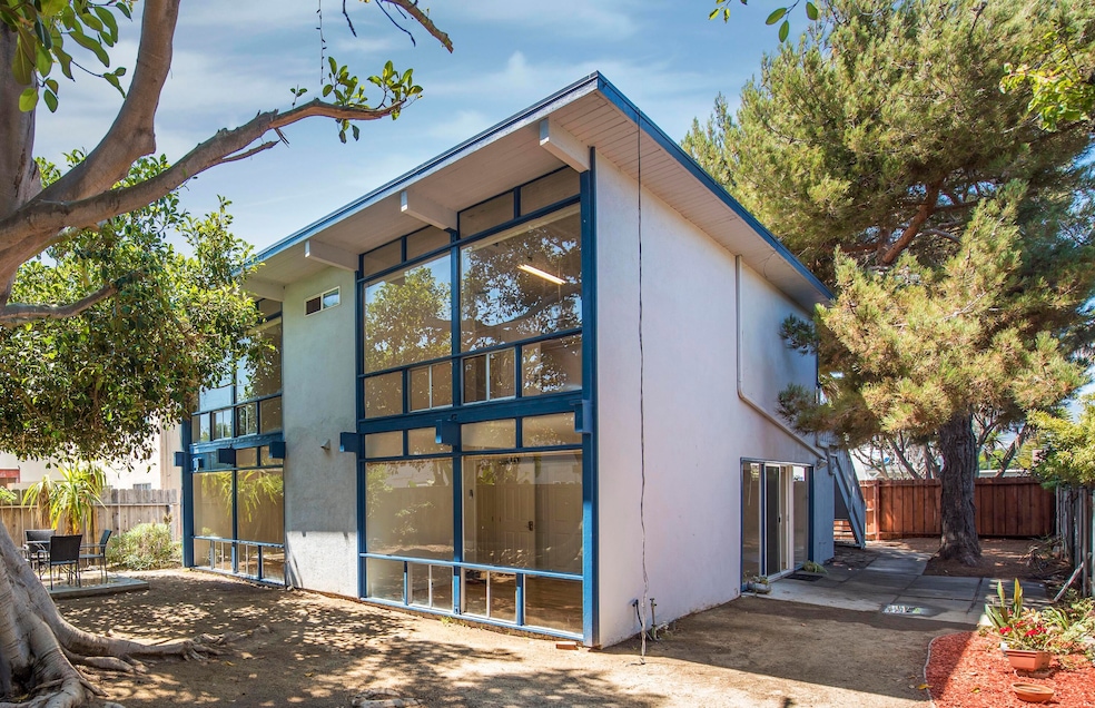 Mid-century-style duplex