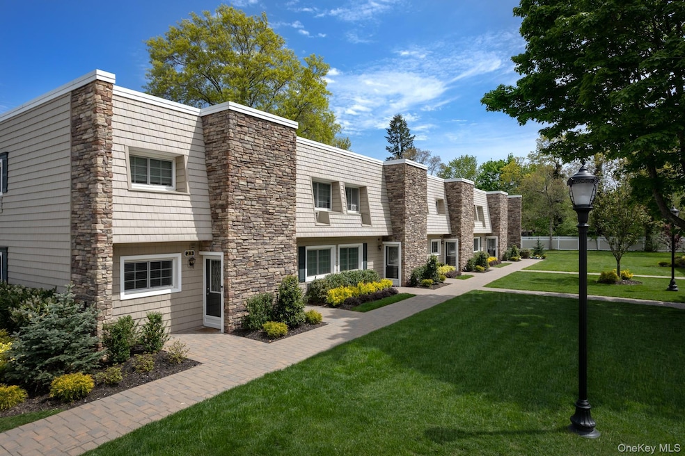 1314 Smithtown Ave unit 48, Bohemia, NY 11716 - photo 1