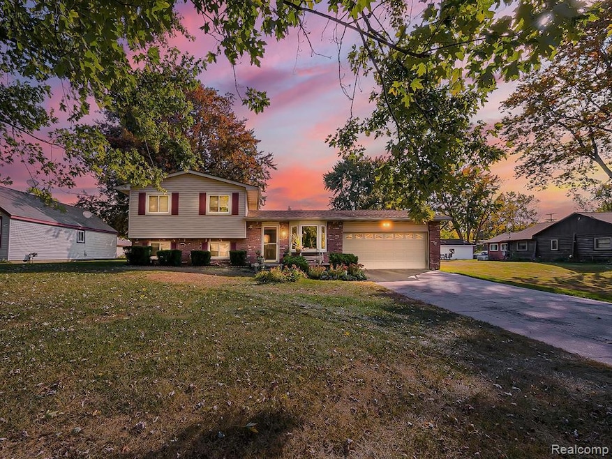 457 S Hospital Rd, Waterford, MI 48327 - photo 1