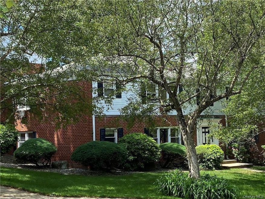 3 Danbury Ct unit 1705, Suffern, NY 10901 - photo 1