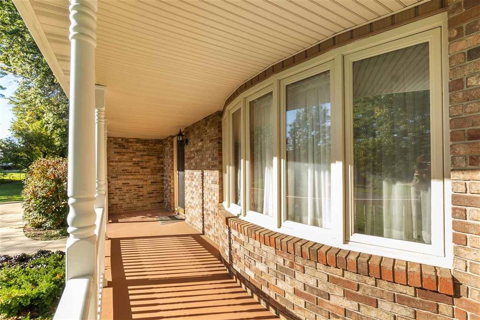 2805 Edgewood Dr, Cedar Falls, IA 50613 - photo 1