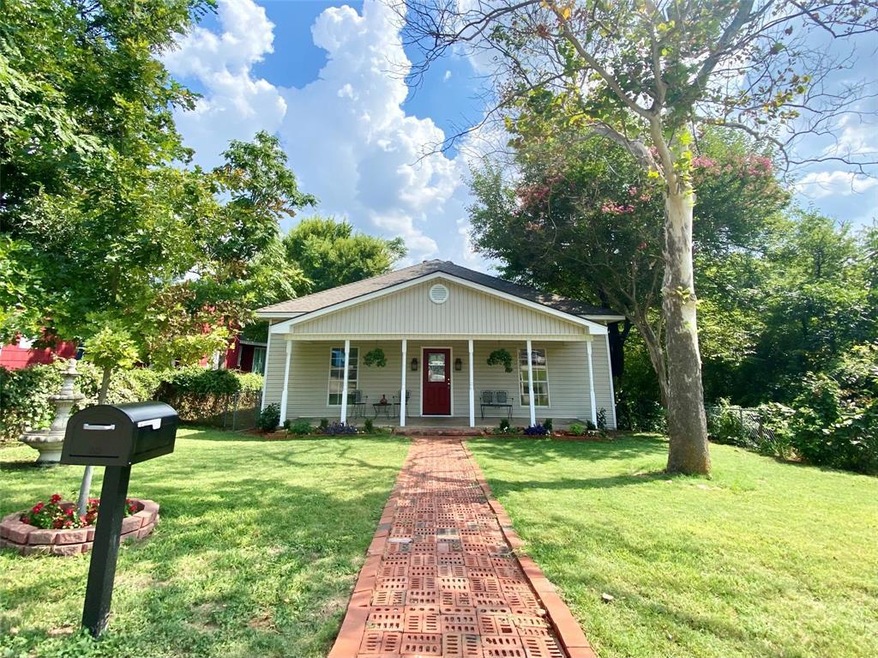 108 Soward Ave, Weatherford, TX 76086 - photo 1