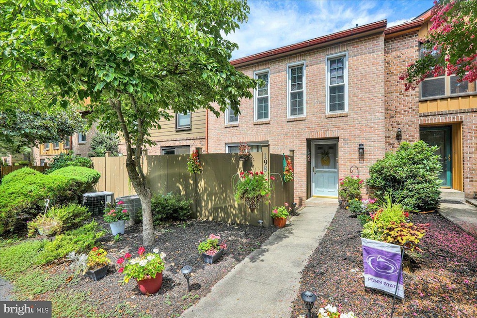 198 Oakmont Ct, Reading, PA 19607 - photo 1