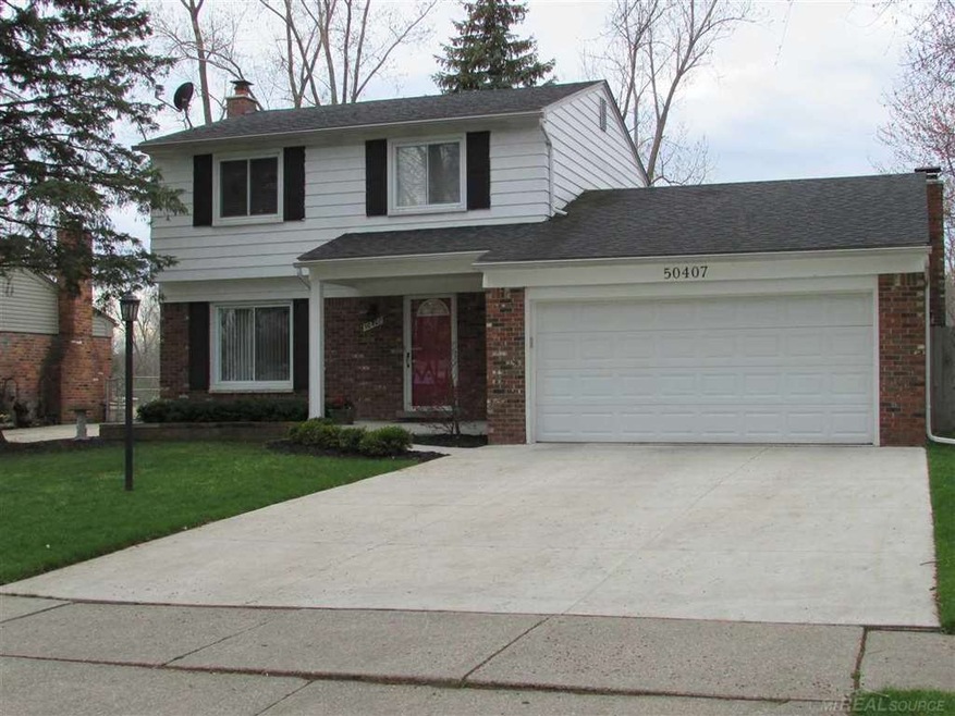 Very nice looking colonial with great curb appeal.