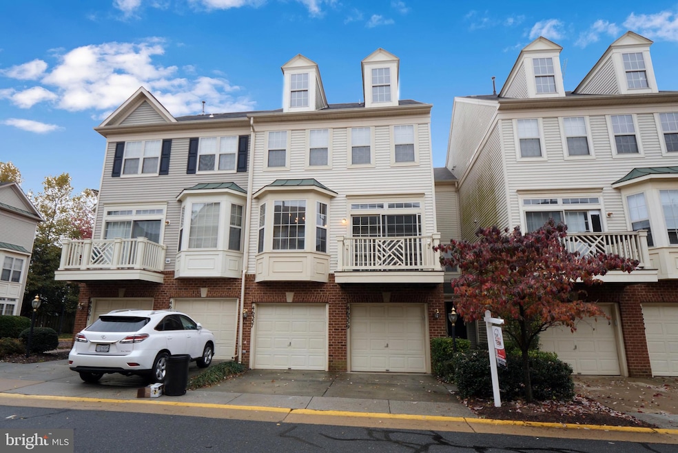 46359 Pryor Square unit 128, Sterling, VA 20165 - photo 1