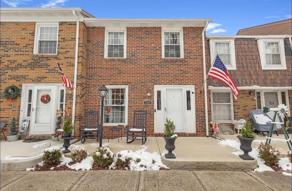 556 Pamlico St, Columbus, OH 43228 - photo 1