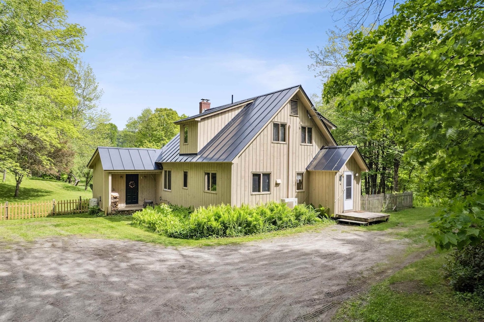 546 E Barnard Rd, South Royalton, VT 05068 - photo 1