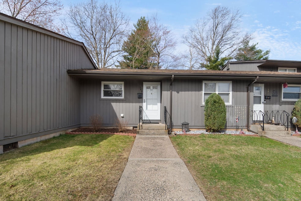 149 Moylan Ct, Newington, CT 06111 - photo 1