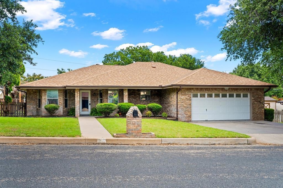 216 Edgewood Dr, Fredericksburg, TX 78624 - photo 1