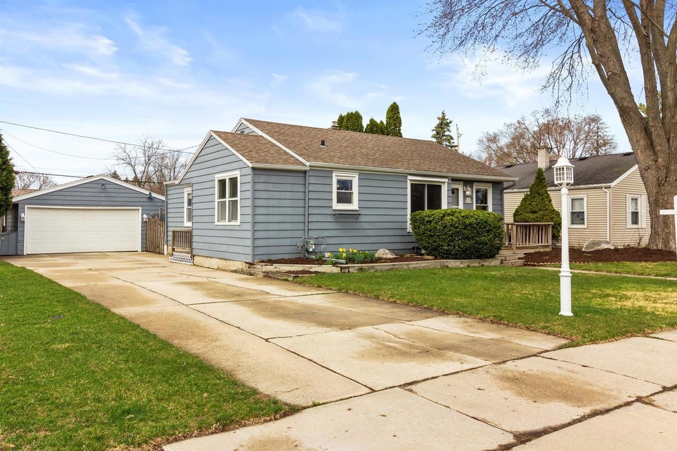 Charming Ranch In Menomonee Falls