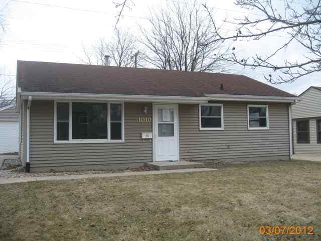 1010 18th St SW, Cedar Rapids, IA 52404 - photo 1