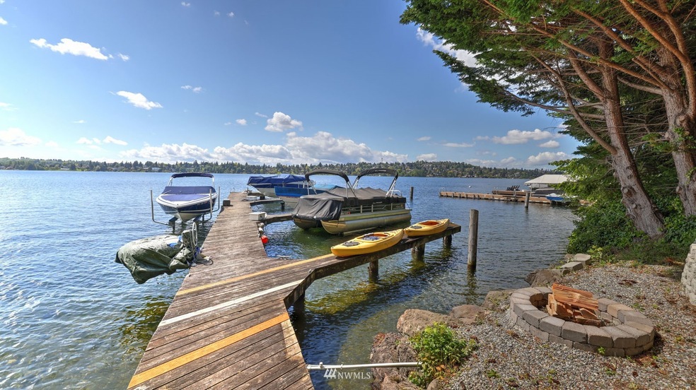 7321 W Mercer Way, Mercer Island, WA 98040 - photo 1
