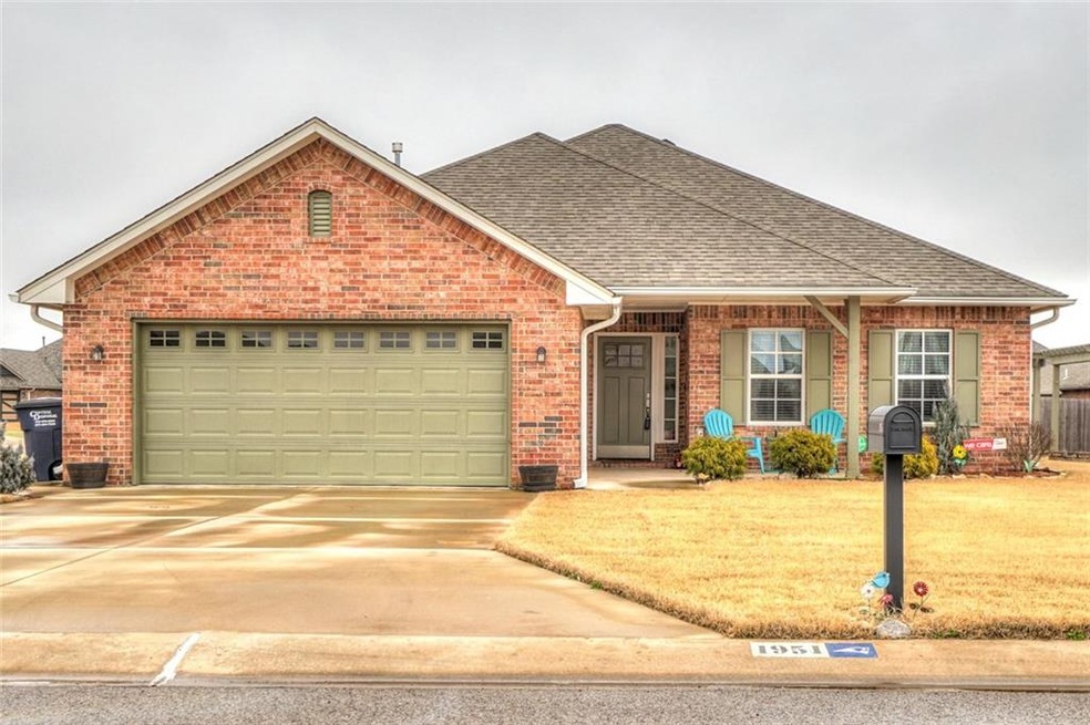 1951 Green Cedar Ct, Shawnee, OK 74804 - photo 1