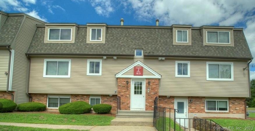 19 Evergreene unit 19, Wallingford, CT 06492 - photo 1