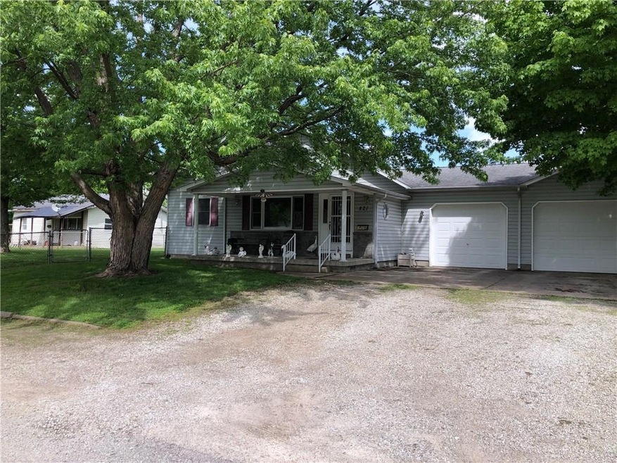 821 N 13th St, Elwood, IN 46036 - photo 1