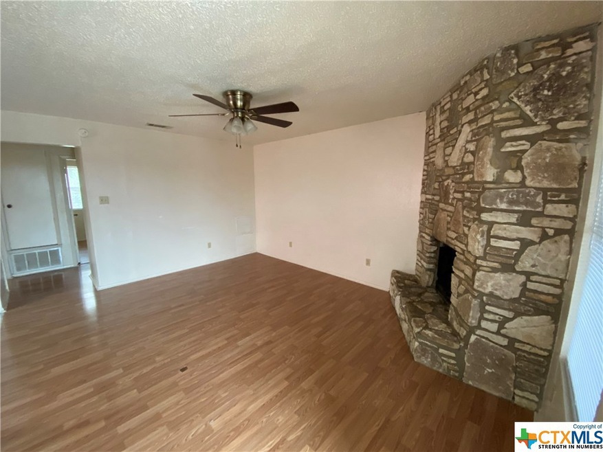 811 Bracewood Cir unit c, San Marcos, TX 78666 - photo 1