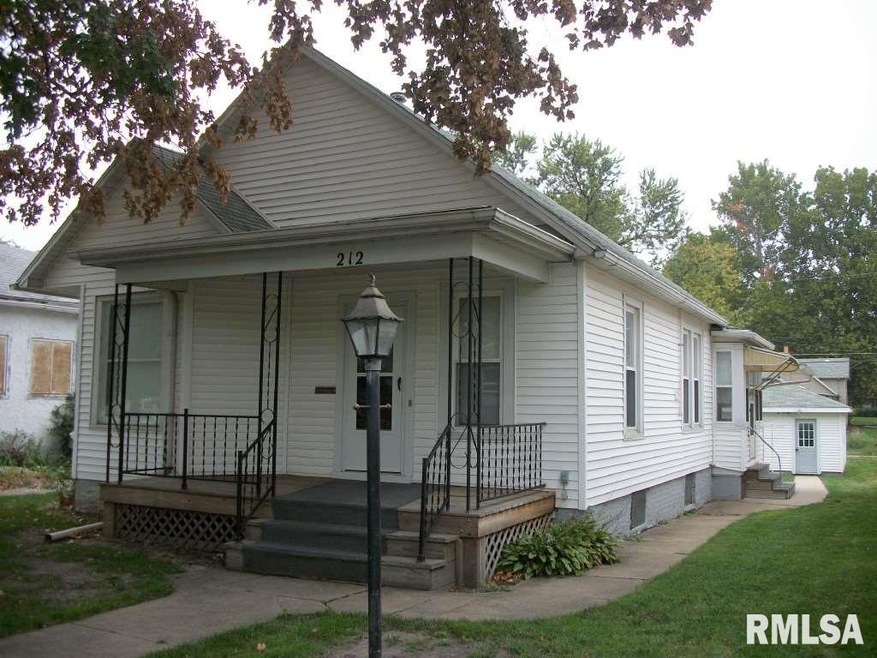212 6th St, Lincoln, IL 62656 - photo 1