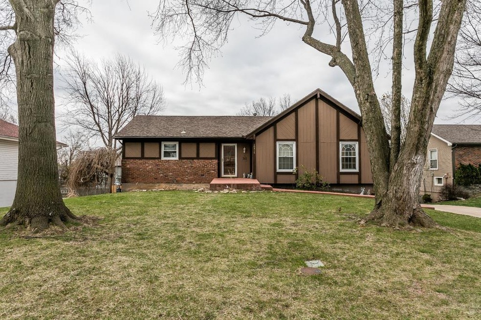 10415 W 49th Place, Shawnee, KS 66203 - photo 1