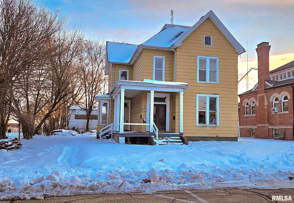 230 E Chestnut St, Canton, IL 61520 - photo 1