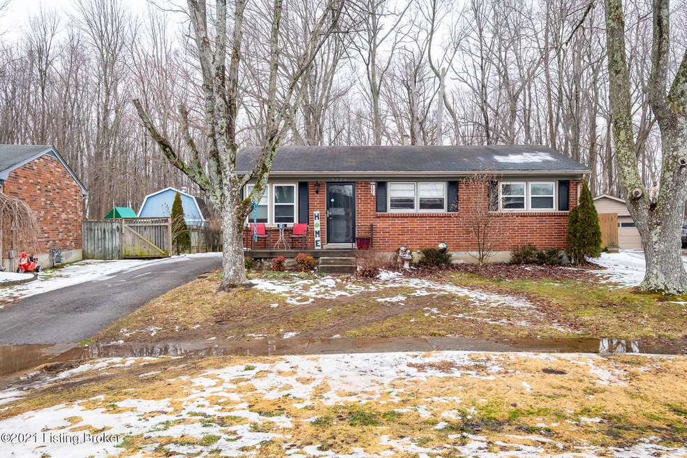 9224 Pagoda Dr, Louisville, KY 40229 - photo 1