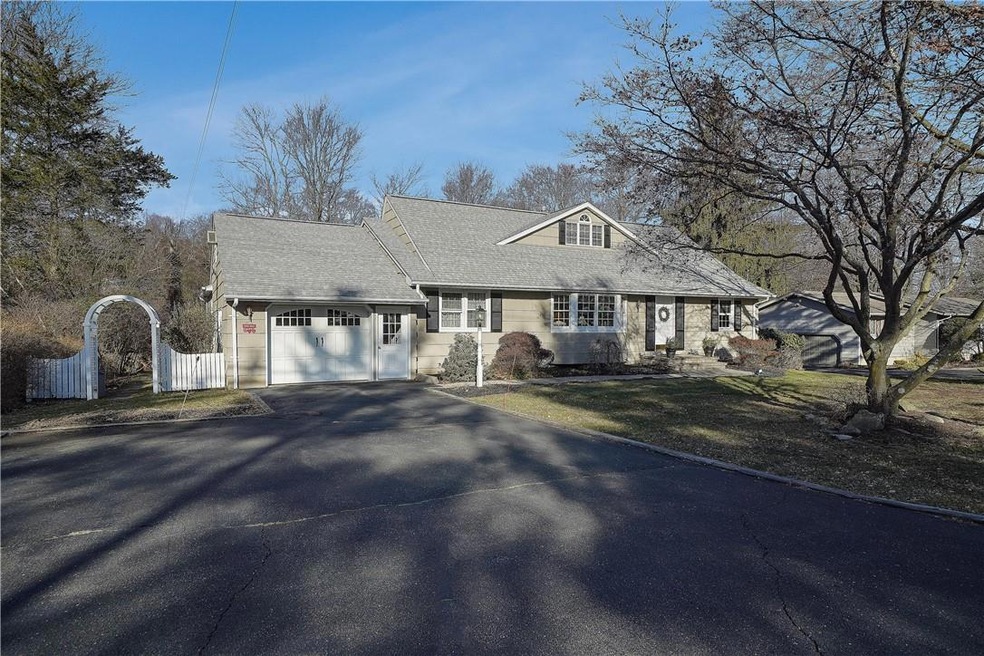 63 S Airmont Rd, Suffern, NY 10901 - photo 1