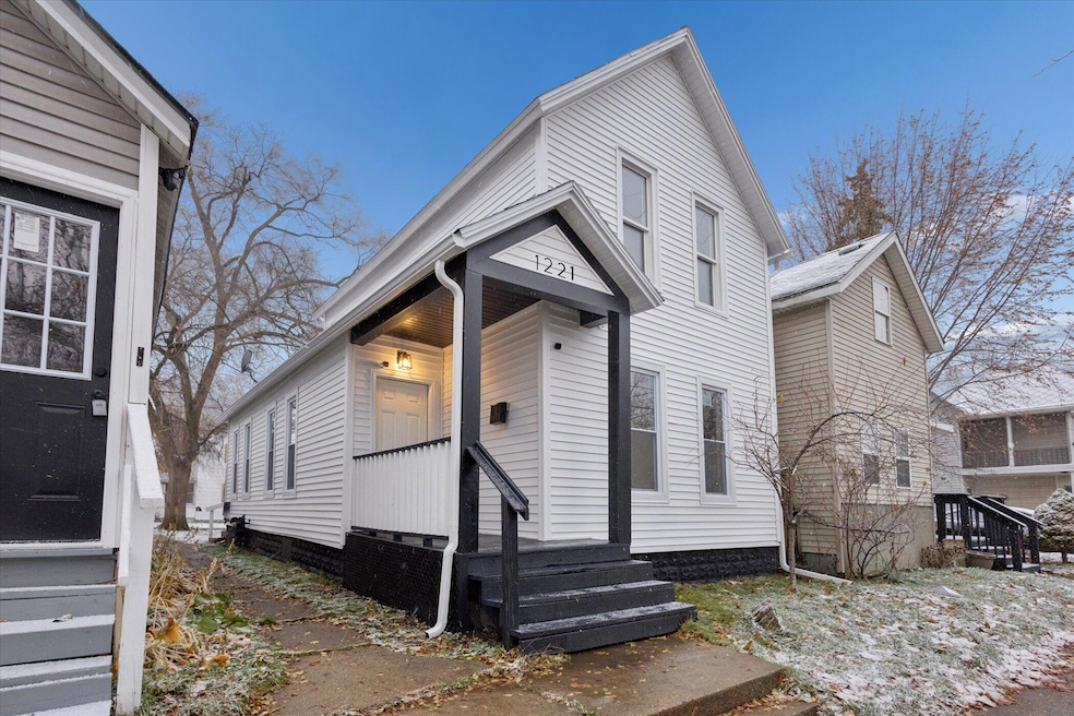 1221 Quarry Ave NW, Grand Rapids, MI 49504 - photo 1