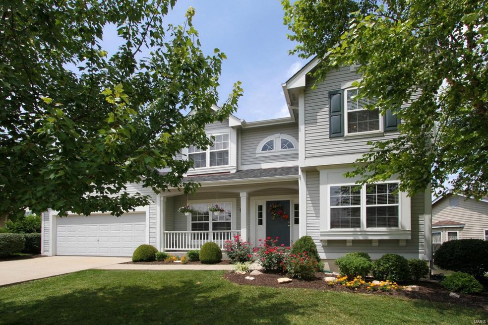 Spacious 2 Story backing to lake & walking path