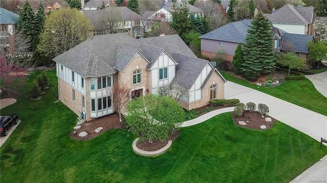 3712 Newcastle Dr, Rochester Hills, MI 48306 - photo 1