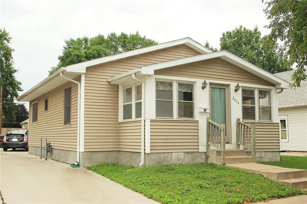 2434 Lyon St, Des Moines, IA 50317 - photo 1
