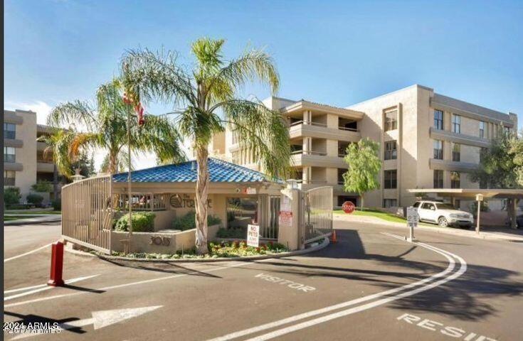 5132 N 31st Way unit 137, Phoenix, AZ 85016 - photo 1