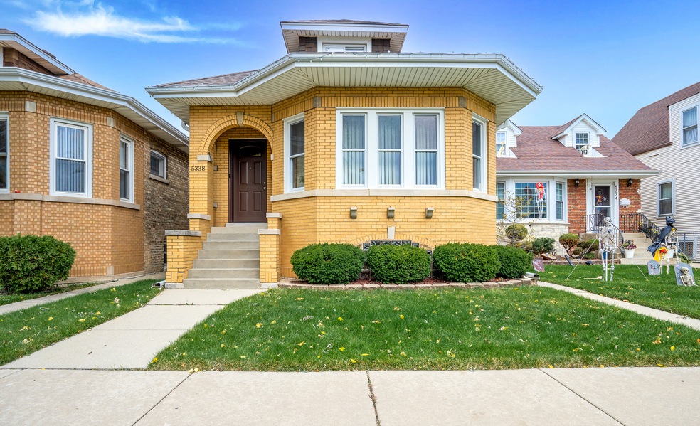 5338 W Oakdale Ave, Chicago, IL 60641 - photo 1